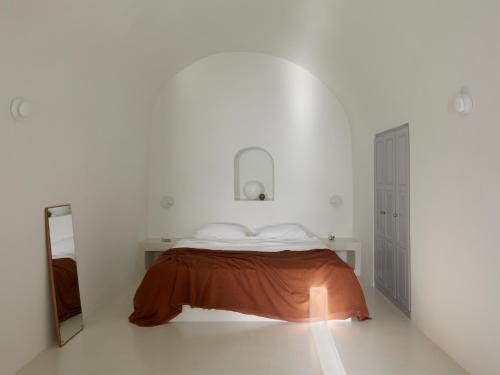 Postel nebo postele na pokoji v ubytování Inspire Santorini Luxury Villas