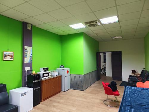 an office with green walls and a red chair at 博愛泊旅讀心境 in Hualien City