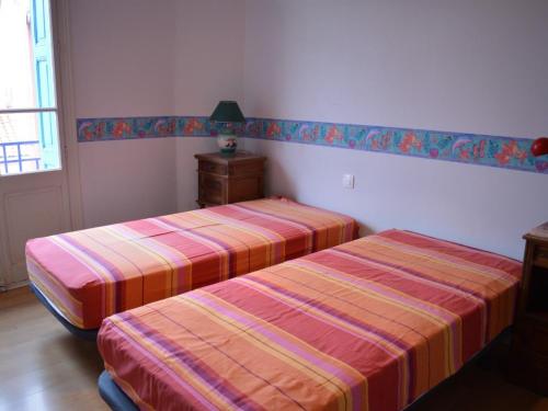 a room with two beds and a window at Maison Collioure, 4 pièces, 6 personnes - FR-1-225-684 in Collioure