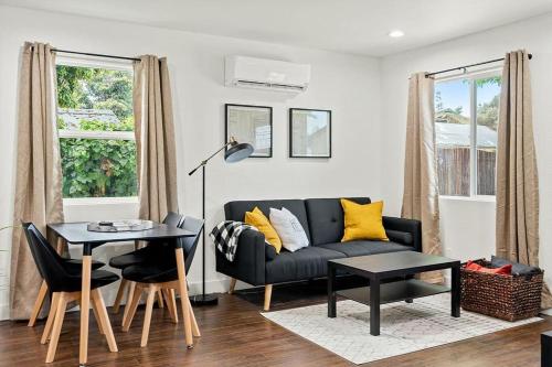 Cozy Hideout Minutes From Downtown