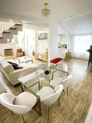 Χώρος καθιστικού στο HOLLY HOUSE casa completa