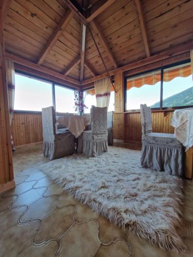 a large living room with chairs and a large rug at Πανόραμα in Amfikleia