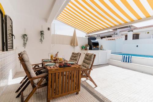 a kitchen and dining room with a table and chairs at StaySalty - Resort Style Family Beach House with Pool in Altura