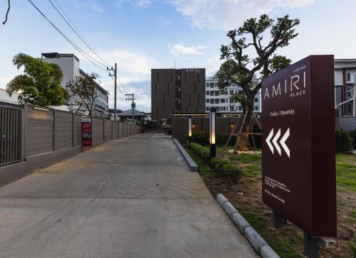 Kejiranan di persekitaran atau kejiranan dekat dengan hotel