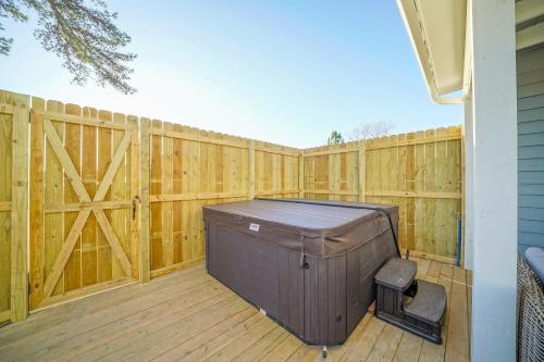 a backyard with a wooden fence and a hot tub at The Hamilton - Lakefront & Studio Suites, Hot Springs in Hot Springs