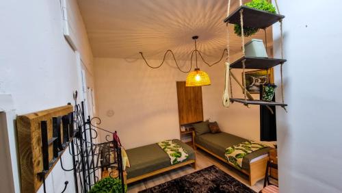 ein kleines Zimmer mit 2 Betten und einer Treppe in der Unterkunft My Lovely Palace in Sarajevo