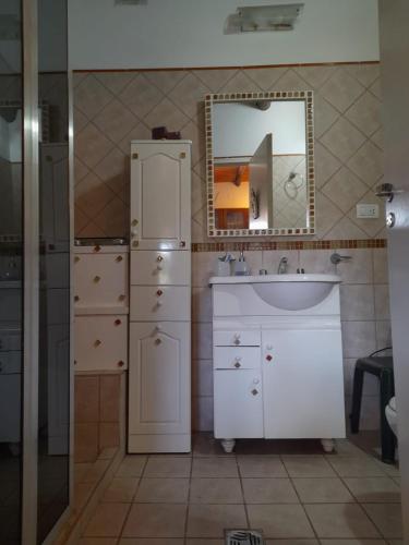 a bathroom with a sink and a mirror at Sol Mayor in Villa Yacanto