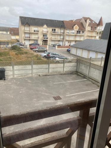 a view of a parking lot from a window at La Baie L’Etoile, Apt 4 pers, bord de mer, parking privé, Fort Mahon Plage in Fort-Mahon-Plage