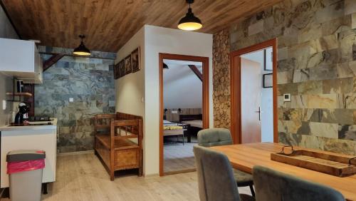 Η κουζίνα ή μικρή κουζίνα στο Apartmány Mlynky - Slovenský raj