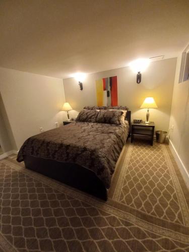 a bedroom with a large bed and two lamps at Niagara Falls Dream Family Retreat in Niagara Falls