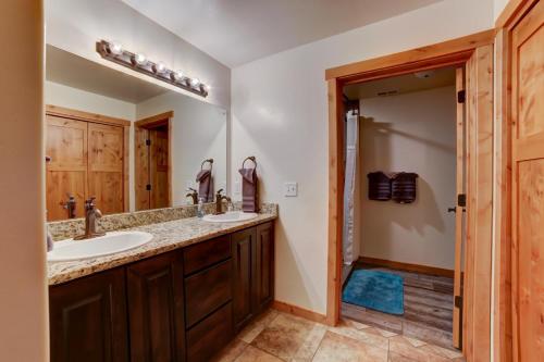 a bathroom with two sinks and a large mirror at Steel Bender Villa in Moab