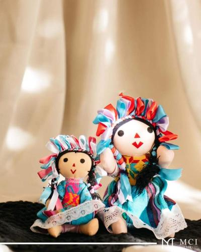 two dolls are sitting on a table at MCI HOTEL in San Juan de los Lagos