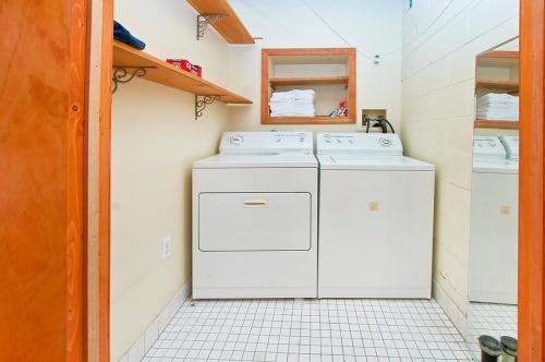 lavadero con lavadora y secadora en 136TH UNIT 1, en Nueva York