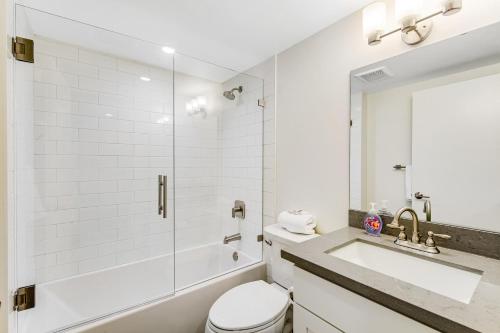 a bathroom with a toilet and a sink and a shower at The Colonial in Seattle