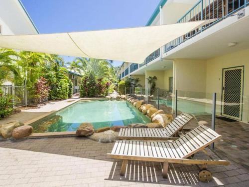 Kolam renang di atau dekat dengan SAILS 9 Beachfront Getaway Horseshoe Bay