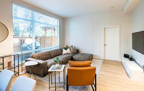 Sidney Executive Suite by IRIS PROPERTIES!