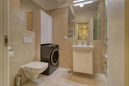 Ένα μπάνιο στο Inspiration Station - My Joyful, Cosy&Inviting Apt - Smart Thermostat - Private Parking - IOR Park - Long Term Price Cuts