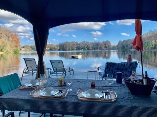 Luxury Lake Glamping - Meet Miss Ruby – Photos 3
