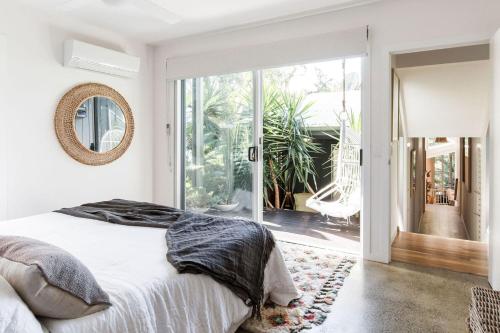 Ένα ή περισσότερα κρεβάτια σε δωμάτιο στο Dukes Beach House