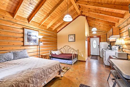 Φωτογραφία από το άλμπουμ του Creekside Seward Cabin with BBQ Fire Pit on 3 Acres! σε Seward