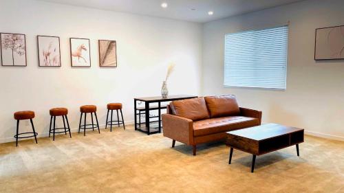 Stylish 3-BD house with parking – Photos 2