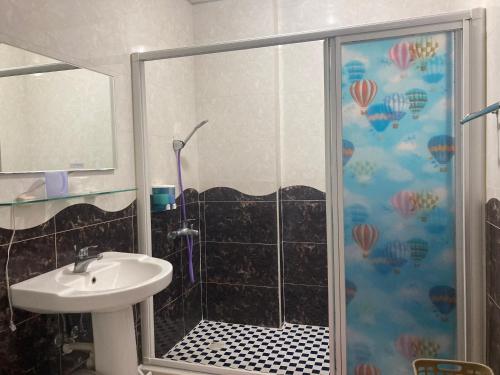 a bathroom with a shower and a sink at 福田民宿 台東民宿476號 in Guanshan