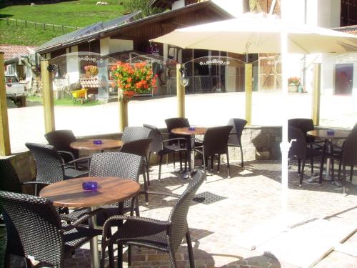 Agritur Darialにあるレストランまたは飲食店