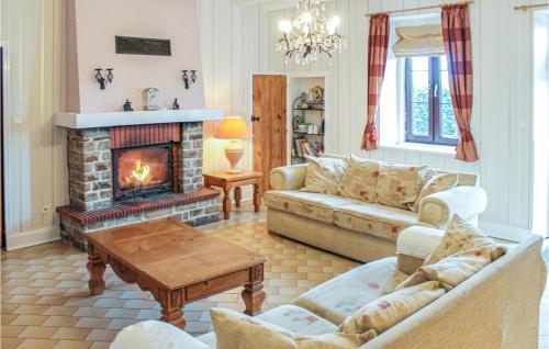 Beautiful Home In Eanc With 3 Bedrooms, Wifi And Outdoor Swimming Pool
