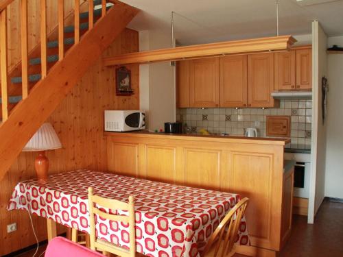 Appartement Châtel, 4 pièces, 8 personnes - FR-1-200-244にあるキッチンまたは簡易キッチン