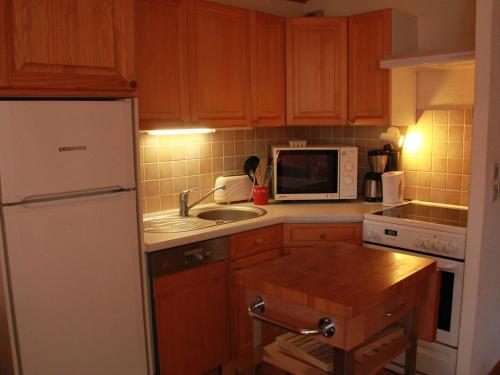Een keuken of kitchenette bij Appartement Châtel, 4 pièces, 6 personnes - FR-1-200-200