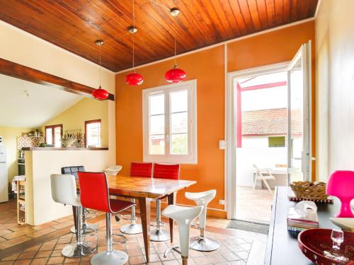 Photo de la galerie de l'établissement Maison Biscarrosse Plage 10 pers, WIFI, animaux acceptés - FR-1-521-95, à Biscarrosse-Plage