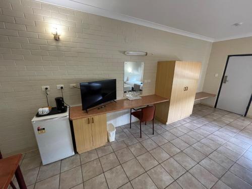 Kuchyň nebo kuchyňský kout v ubytování Pine Tree Motel