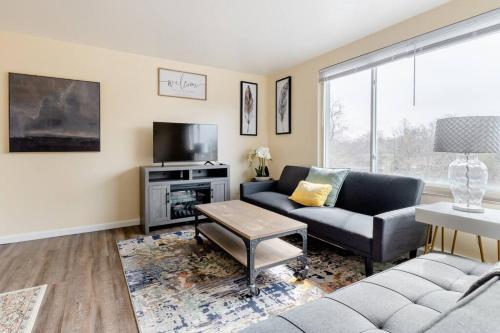 Μια τηλεόραση ή/και κέντρο ψυχαγωγίας στο Georgetown Villas Nice Valley 3-4c & Creek Views!