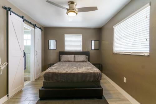 a bedroom with a bed and a ceiling fan at Metaverse Manor Hardrock Stadium in Miramar