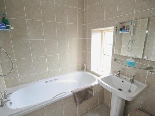 a bathroom with a bath tub and a sink at West View Cottage - E5386 in Two Dales