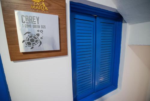 a blue shutter on a wall with a picture of a turtle at Casa María in Isla Mujeres