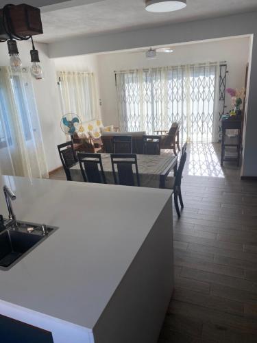 Afbeelding uit fotogalerij van Beautiful House with private pool in Mauritius in Albion