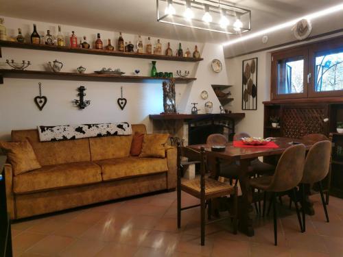 a living room with a couch and a table at Casa Vacanza Pescocostanzo in Pescocostanzo
