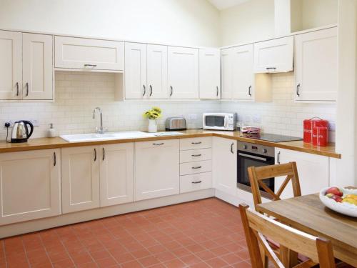 Tweedmouth Cottage tesisinde mutfak veya mini mutfak
