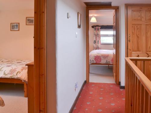 Кровать или кровати в номере Haycombe Cottage