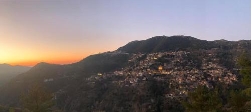 a city on top of a mountain at sunset at Stonehouse dome Lagadia in Lagadia