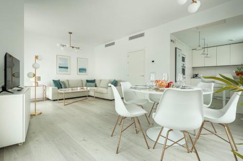 Tejares Sevilla Luxury Penthouse en Triana - gran terraza, piscina & parking privados