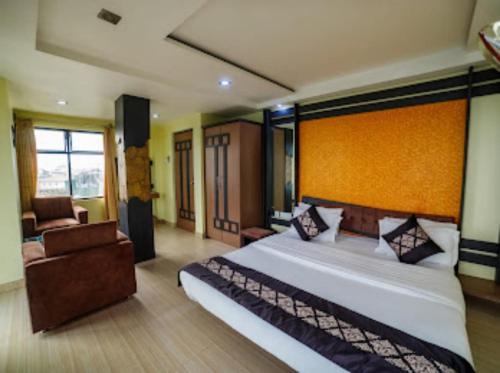 Postel nebo postele na pokoji v ubytování Amarjeet Hotel