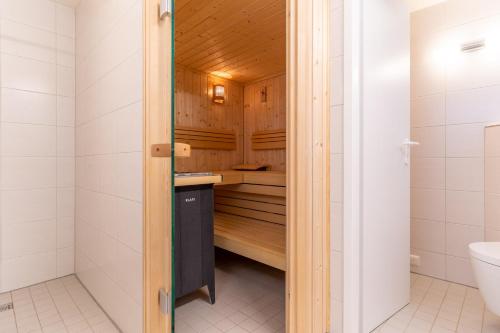 a small bathroom with a sink and a toilet at Wohnung-Windboee in Sankt Peter-Ording
