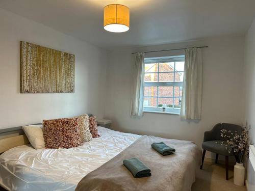 a bedroom with a bed and a window at Gorgeous apartment + attentive host + free parking in York