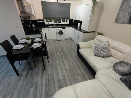Queens Holiday Apartment – Photos 2