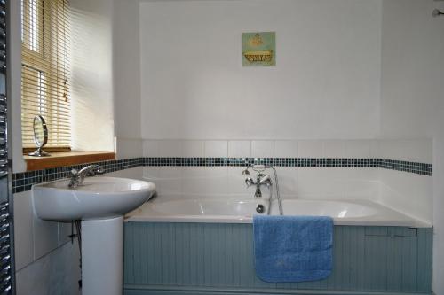 a bathroom with a sink and a bath tub at Netherend in Threlkeld