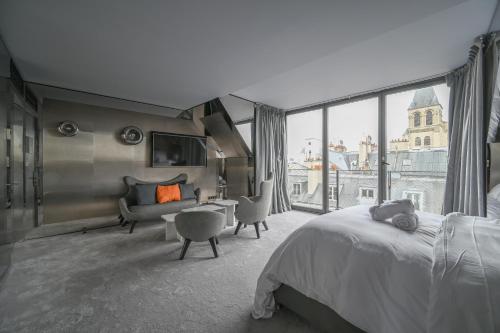 a hotel room with a bed and a large window at Sublime Suite à saint Germain des Près (Montana 7) in Paris