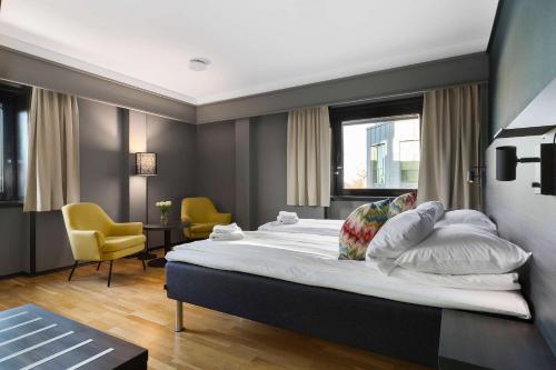 a bedroom with a large bed in a room at Sure Hotel by Best Western Haugesund in Haugesund