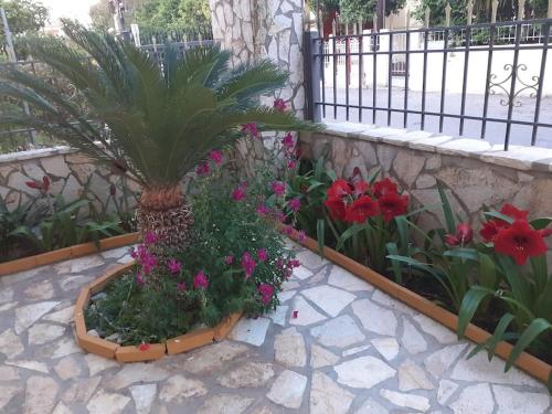 Κήπος έξω από το Maria's house